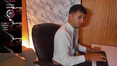 Snapshot of hiddenoffice chatting on October 2025 11:31:01 PM George online show from October 2025 11:31:01 PM