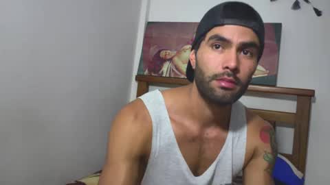 Snapshot of hideonbush051 chatting on November 2025 12:20:01 AM hideonbush online show from November 2025 12:20:01 AM