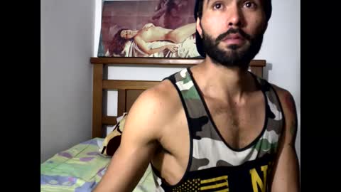 Snapshot of hideonbush051 chatting on December 2025 04:06:01 AM hideonbush online show from December 2025 04:06:01 AM