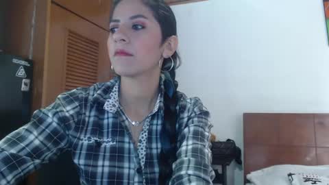 hilaril18 online show from January 2025 04:04:01 PM