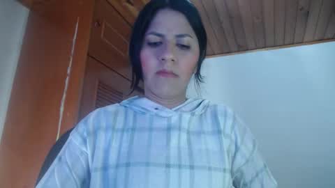 hilaril18 online show from October 2025 12:19:01 AM
