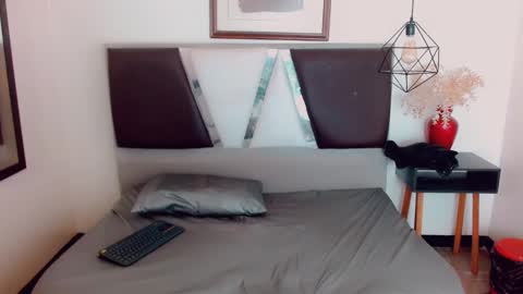 Hilary Avilan online show from February 2025 11:04:01 PM