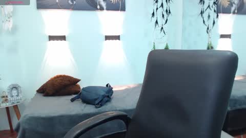 Snapshot of hilaryclowerx chatting on January 2025 02:14:01 AM H I L A R Y online show from January 2025 02:14:01 AM