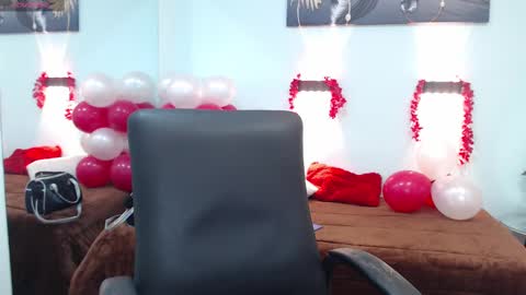 Snapshot of hilaryclowerx chatting on February 2025 02:46:01 AM H I L A R Y online show from February 2025 02:46:01 AM