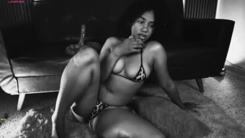 Snapshot of hilaryebony_ chatting on June 2026 08:58:01 PM - 29p online show from June 2026 08:58:01 PM