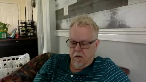 Snapshot of hillcountrydads chatting on February 2026 05:42:02 PM TwoDaddies online show from February 2026 05:42:02 PM