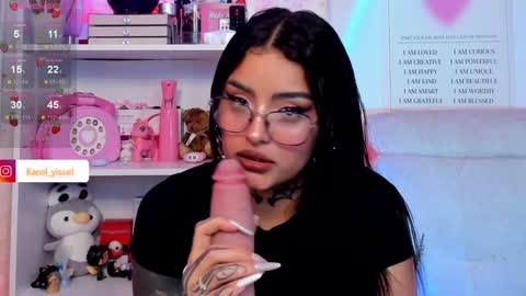 Snapshot of hinataweed01 chatting on February 2025 01:11:01 AM Karol Independent Model online show from February 2025 01:11:01 AM