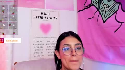 Snapshot of hinataweed01 chatting on March 2025 05:43:02 AM Karol Independent Model online show from March 2025 05:43:02 AM