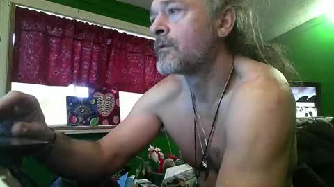 hippiedad333 online show from February 2026 02:40:02 PM