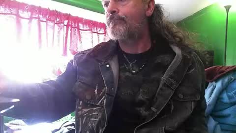 hippiedad333 online show from March 2026 06:36:01 PM