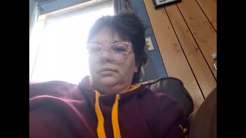 Snapshot of hippihope420 chatting on February 2025 03:18:02 PM Bella online show from February 2025 03:18:02 PM