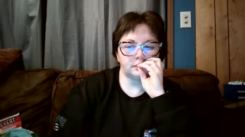 Snapshot of hippihope420 chatting on February 2025 04:36:02 AM Bella online show from February 2025 04:36:02 AM