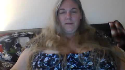 Snapshot of hippysnewhere chatting on May 2026 11:09:02 AM hippysnewhere online show from May 2026 11:09:02 AM