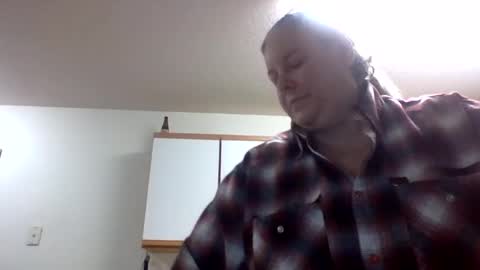 Snapshot of hippysnewhere chatting on May 2026 03:52:02 PM hippysnewhere online show from May 2026 03:52:02 PM