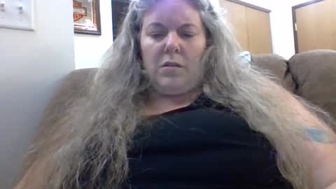 Snapshot of hippysnewhere chatting on June 2026 03:35:01 AM hippysnewhere online show from June 2026 03:35:01 AM