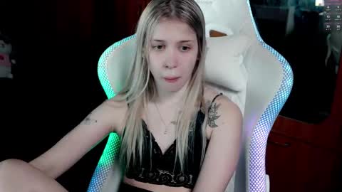 Holly online show from December 2025 06:48:01 PM