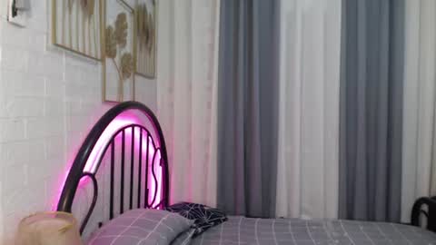 hoelymolly online show from July 2026 02:18:01 AM