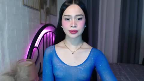 hoelymolly online show from July 2026 07:43:01 PM