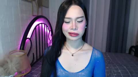 hoelymolly online show from July 2026 07:16:02 PM