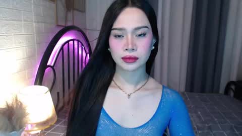 hoelymolly online show from July 2026 07:18:02 PM