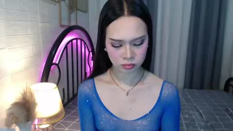 hoelymolly online show from July 2026 09:50:01 PM