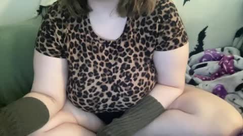 Snapshot of hoestoes915 chatting on February 2025 12:16:02 PM Stacey online show from February 2025 12:16:02 PM