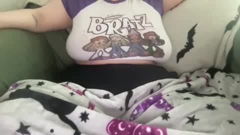 Snapshot of hoestoes915 chatting on February 2025 01:08:02 PM Stacey online show from February 2025 01:08:02 PM