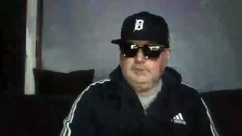 Snapshot of holden_minutz chatting on February 2026 08:42:01 AM holden_minutz online show from February 2026 08:42:01 AM