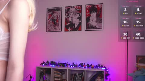 Holli online show from February 2025 07:02:01 PM