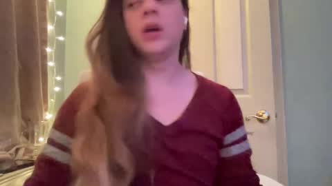 Snapshot of holly23hopefull chatting on December 2024 07:04:02 AM Hollys Drive threw Side Of CB. online show from December 2024 07:04:02 AM