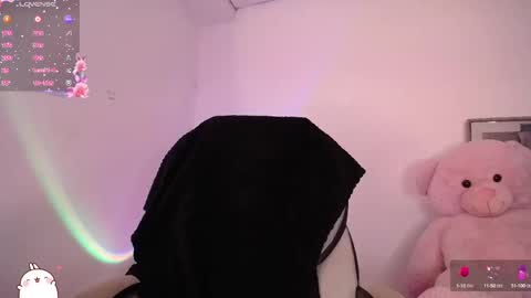 holly_16 online show from September 2025 10:21:02 PM