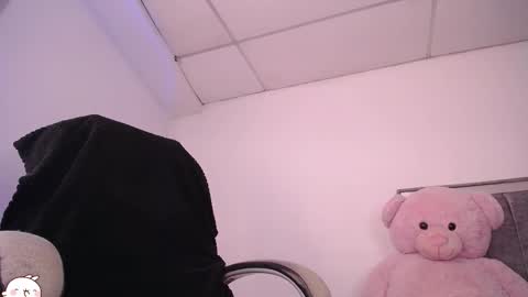 holly_16 online show from November 2025 08:54:01 PM