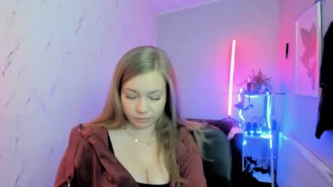 Holly online show from November 2025 07:46:02 PM