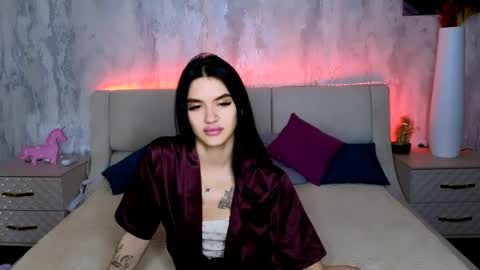 Snapshot of holly_beck chatting on May 2026 01:01:02 AM Holly online show from May 2026 01:01:02 AM