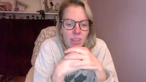 holly_bourbon online show from November 2025 02:43:02 AM