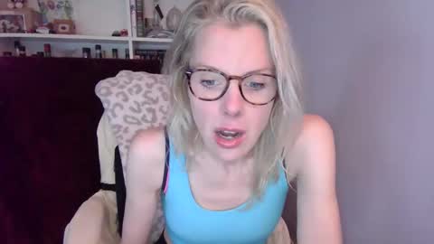 holly_bourbon online show from March 2026 09:26:02 PM