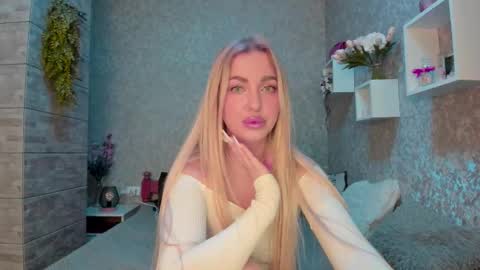 holly_molly8 online show from October 2025 08:47:01 PM