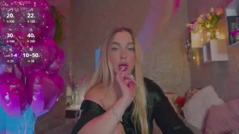 holly_molly8 online show from March 2026 06:40:01 PM