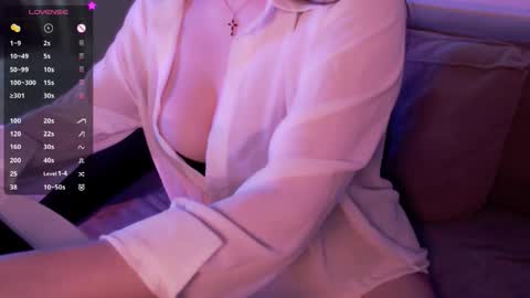 Molly online show from December 2025 01:50:02 PM