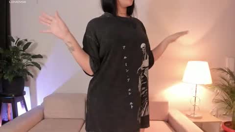 Snapshot of holly_velvett chatting on March 2026 03:45:02 AM holly online show from March 2026 03:45:02 AM