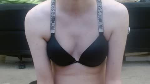 Holly Hawkes online show from March 2025 09:40:02 PM