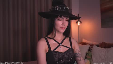 Holly Linder online show from November 2025 02:24:02 AM