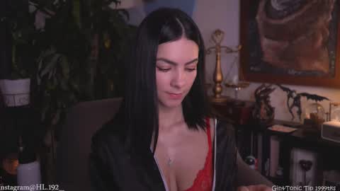 Holly Linder online show from February 2026 01:17:01 AM