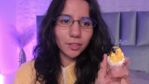 hollypeach_ online show from April 2026 07:30:02 PM