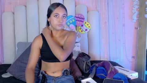 Hollyy online show from April 2026 07:27:01 PM