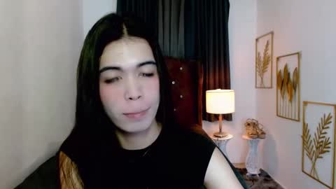 Snapshot of hollyyumiloove chatting on February 2026 10:12:01 AM yumi online show from February 2026 10:12:01 AM