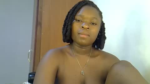 holy_ebony online show from April 2026 10:30:02 PM