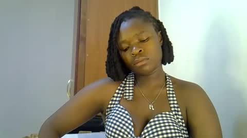 holy_ebony online show from April 2026 02:49:02 AM