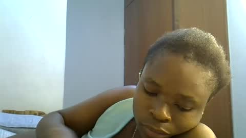 holy_ebony online show from June 2026 04:17:02 PM