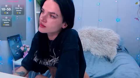 Holy girl online show from November 2025 02:01:02 AM